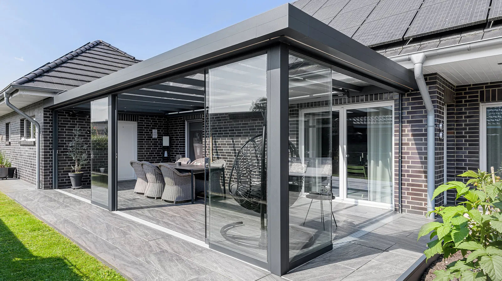 Terrassendach Flachdach XL Eck - Beispielbild auf 3 Pfosten als Gartenzimmer 