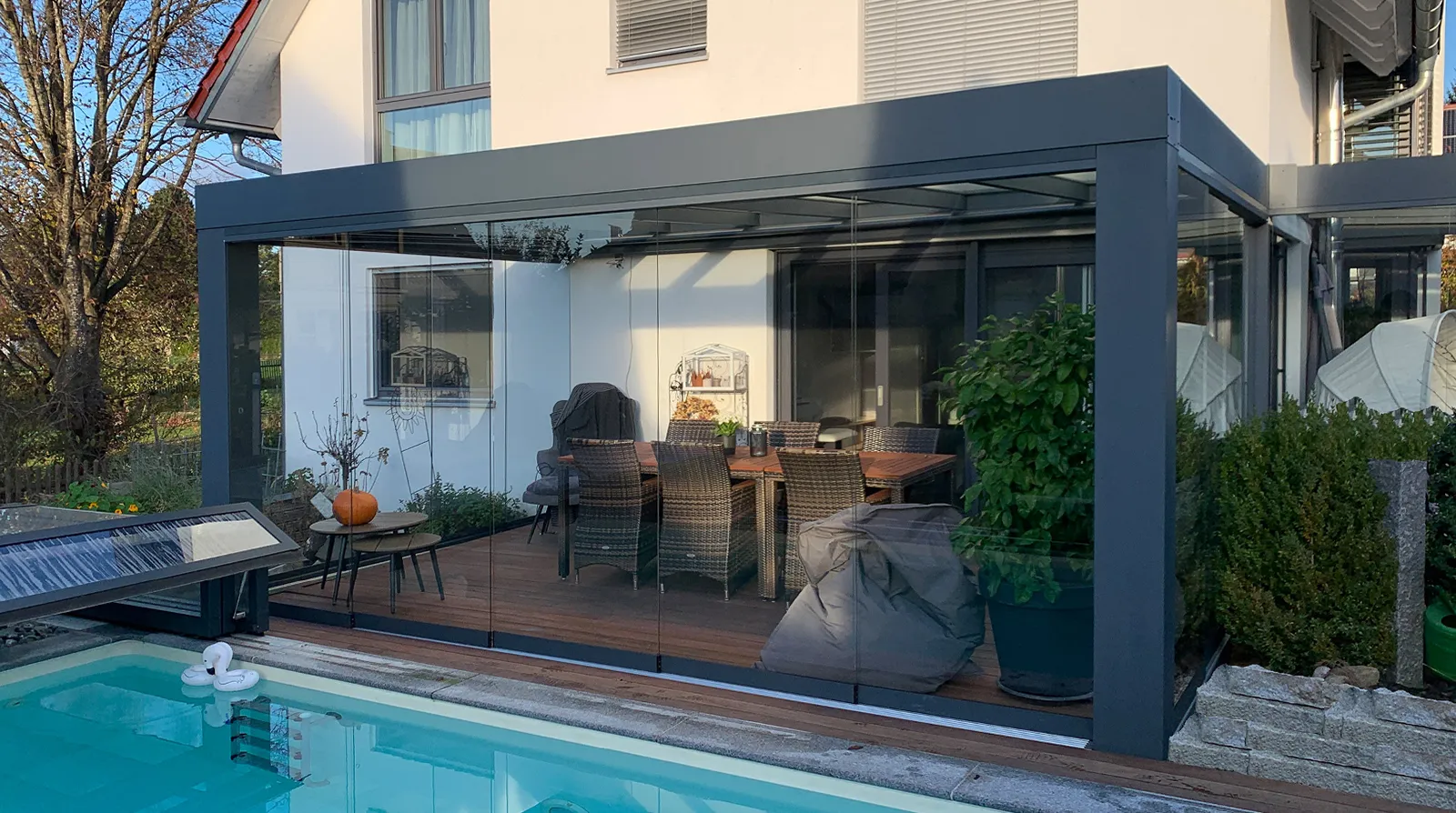Terrassendach CUBE Flachdach XXL Wandanschluss - Beispielbild als Gartenzimmer