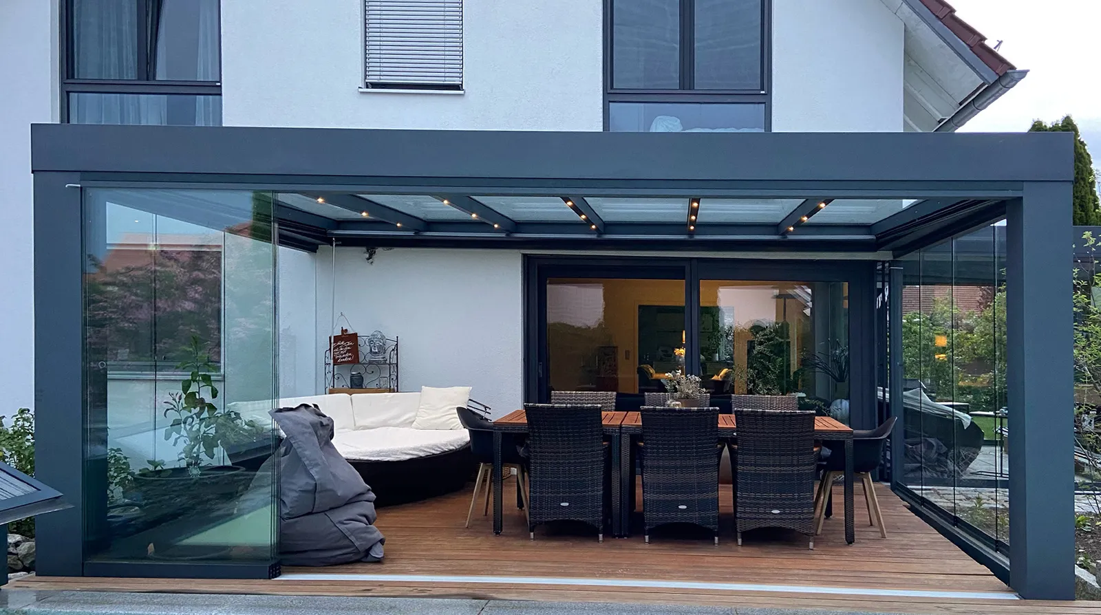 Terrassendach CUBE Flachdach XXL Wandanschluss - Beispielbild als Gartenzimmer