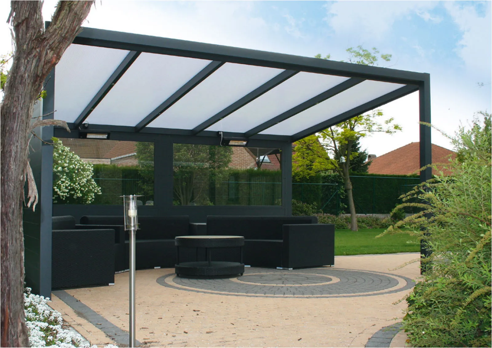 Auf Wunsch errichten wir Ihre freistehende Terrassenüberdachung